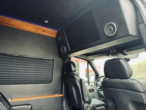 Used 2014 Mercedes-Benz Sprinter 2500 image 42