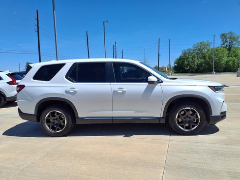 Used 2025 Honda Pilot EX-L image 8