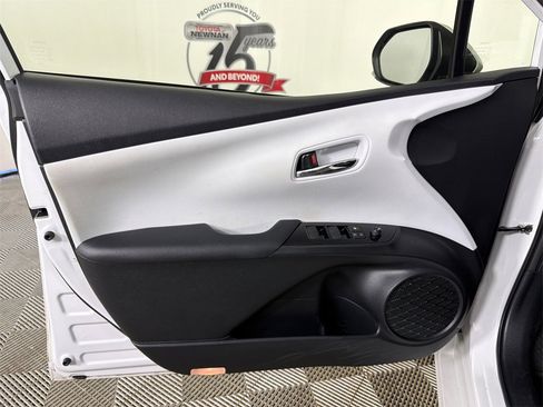 Used 2022 Toyota Prius image 10