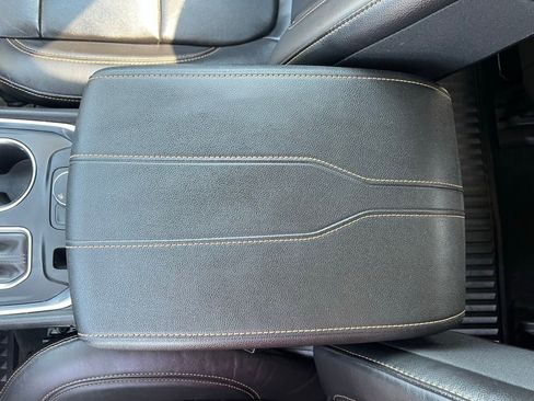 Used 2018 Chevrolet Traverse LT image 31