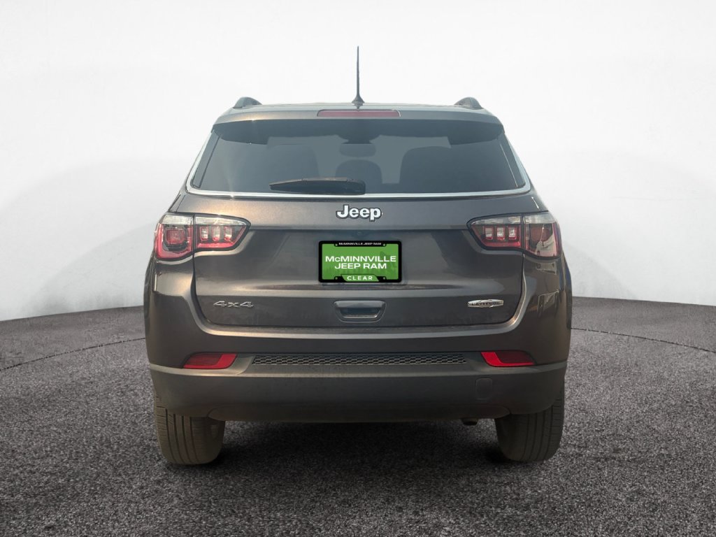 Used 2018 Jeep Compass Latitude w/ Cold Weather Group AWD/4WD image 4
