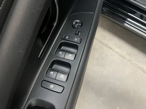 Used 2025 Hyundai Elantra SEL FWD image 12