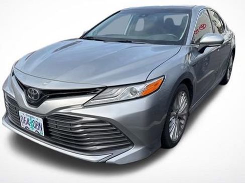 Used 2020 Toyota Camry XLE w/ Navigation Package image 9