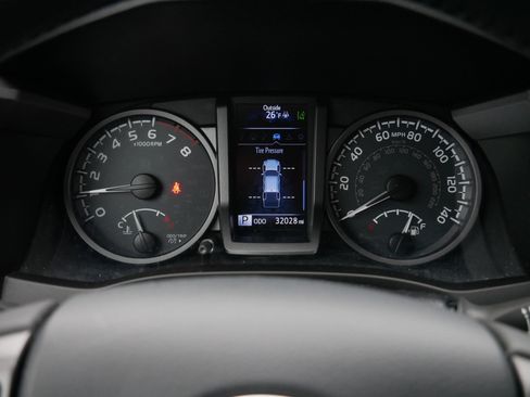 Used 2019 Toyota Tacoma TRD Sport image 5