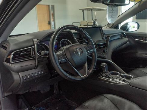 Used 2022 Toyota Camry XLE w/ Navigation Upgrade Package FWD image 10