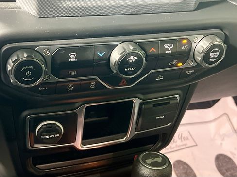 Used 2022 Jeep Wrangler Unlimited Sport image 25