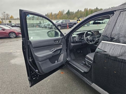 New 2025 Nissan Pathfinder SV w/ SV Premium Package image 19