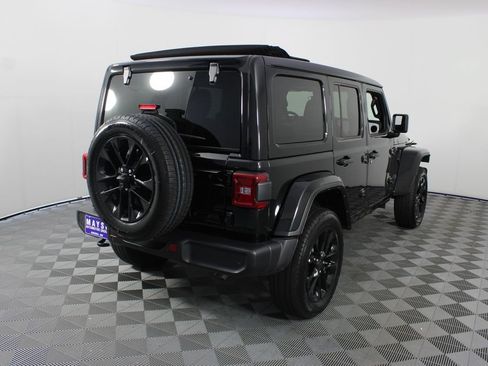 Used 2025 Jeep Wrangler Unlimited Sahara w/ Safety Group AWD/4WD image 23