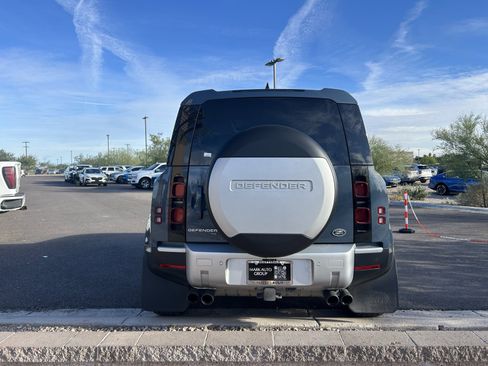 Used 2023 Land Rover Defender 110 SE image 4