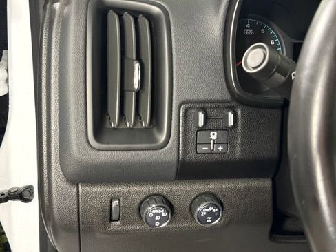 Used 2022 Chevrolet Colorado LT w/ LT Convenience Package AWD/4WD image 18