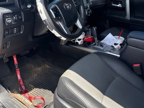 Used 2020 Toyota 4Runner SR5 Premium w/ Moonroof Package RWD image 7