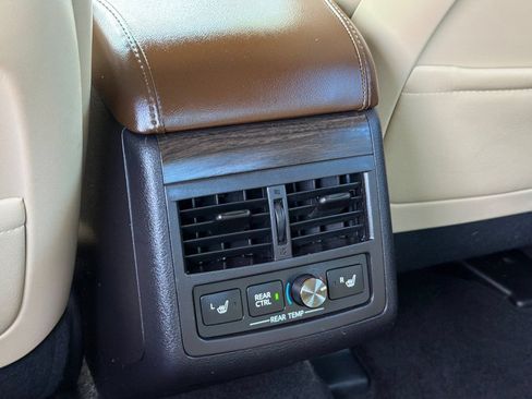Used 2016 Toyota Avalon Limited FWD image 43