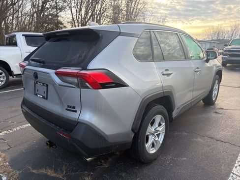 Used 2020 Toyota RAV4 XLE image 3