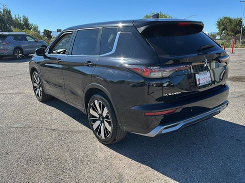 Used 2025 Mitsubishi Outlander SE AWD/4WD image 5