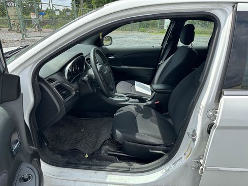 Used 2014 Chrysler 200 LX FWD image 11