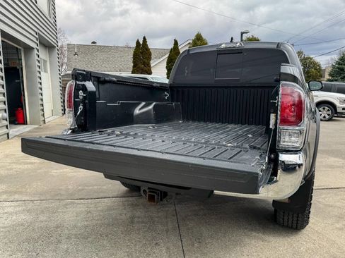 Used 2023 Toyota Tacoma TRD Off-Road image 17