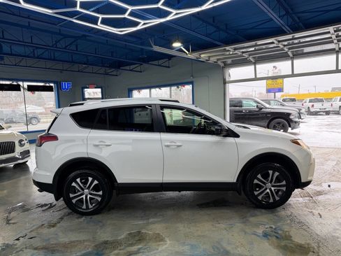 Used 2016 Toyota RAV4 LE image 8