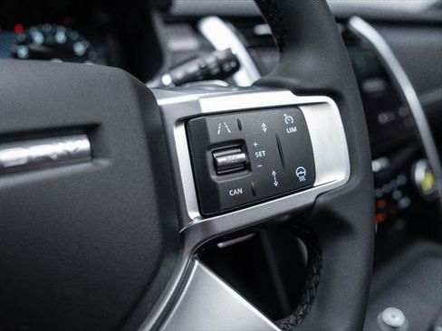 New 2025 Land Rover Discovery Dynamic SE image 42