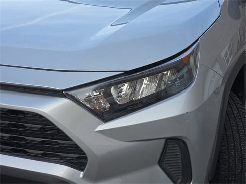 Used 2020 Toyota RAV4 LE image 31