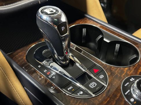 Used 2017 Bentley Bentayga AWD/4WD image 41