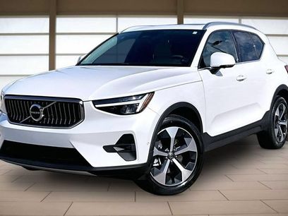 Used 2023 Volvo XC40 B5 Plus w/ Driver Assist Package
