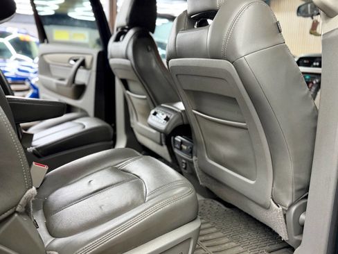 Used 2017 Chevrolet Traverse LT w/ Traveler's Package FWD image 7