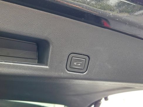 Used 2025 GMC Acadia Elevation FWD image 16