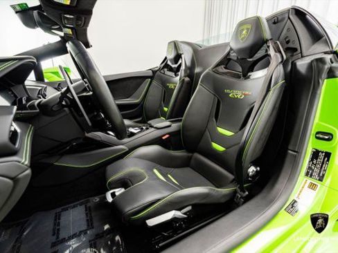 Used 2021 Lamborghini Huracan EVO RWD image 40