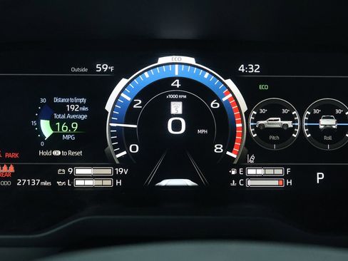 Used 2025 Toyota Tundra Limited AWD/4WD image 18