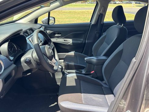 Used 2025 Nissan Versa SV FWD image 24