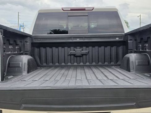 Used 2020 Chevrolet Silverado 1500 LTZ w/ LTZ Convenience Package AWD/4WD image 30