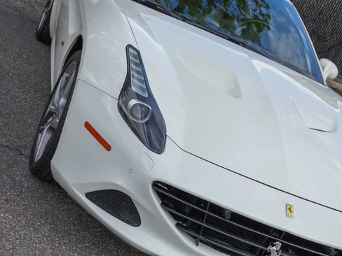 Used 2016 Ferrari California T RWD image 20