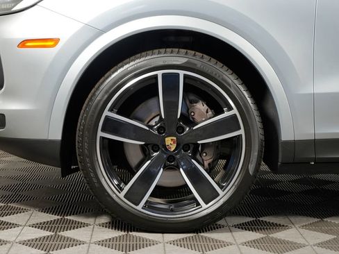 Used 2023 Porsche Cayenne AWD/4WD image 13