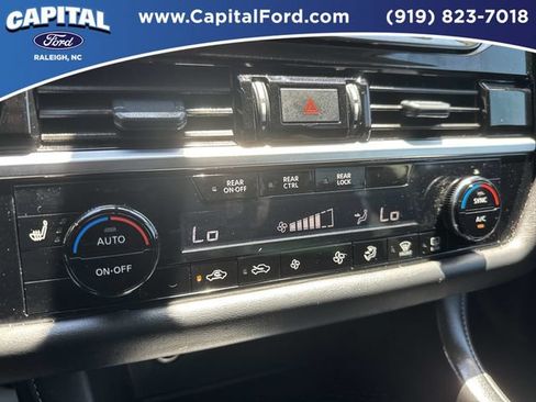 Used 2025 Nissan Pathfinder SV FWD image 29