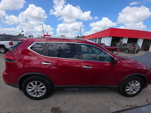 Used 2017 Nissan Rogue SV w/ Sun & Sound Touring Package FWD image 12