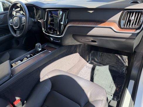 Certified 2022 Volvo S60 B5 Momentum w/ Premium Package image 10