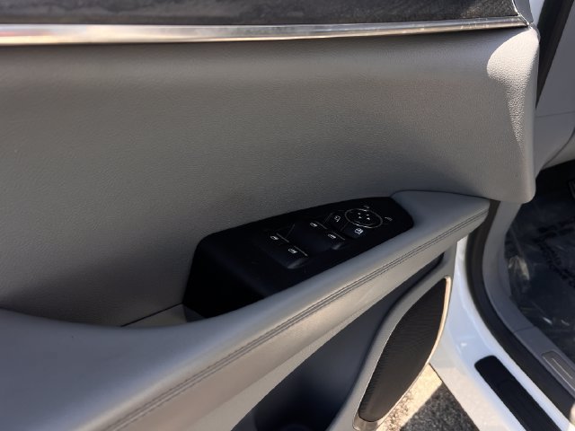 Used 2020 Lincoln Nautilus Reserve FWD image 11