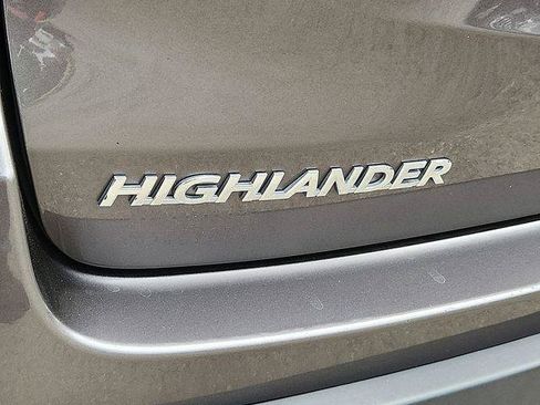 Certified 2019 Toyota Highlander XLE AWD/4WD image 31