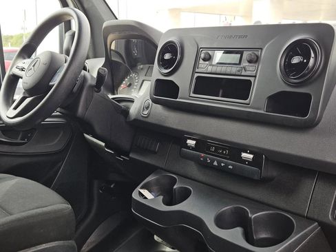 Used 2021 Mercedes-Benz Sprinter 1500 image 11