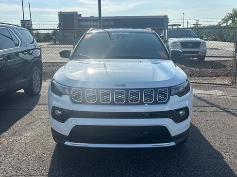 Used 2025 Jeep Compass Limited AWD/4WD image 4
