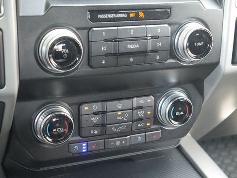 Used 2019 Ford F150 Lariat w/ Equipment Group 502A Luxury AWD/4WD image 15