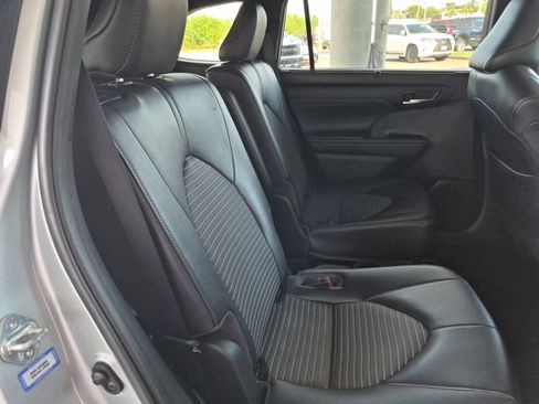 Used 2022 Toyota Highlander XSE FWD image 7