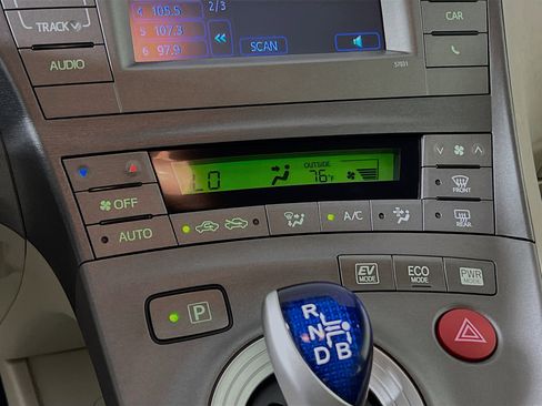 Used 2015 Toyota Prius Two image 26