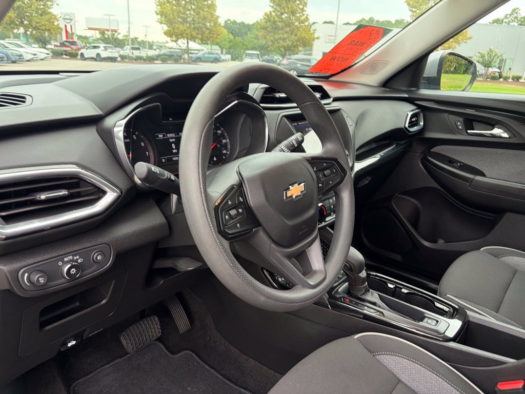 Used 2023 Chevrolet TrailBlazer LT FWD image 14