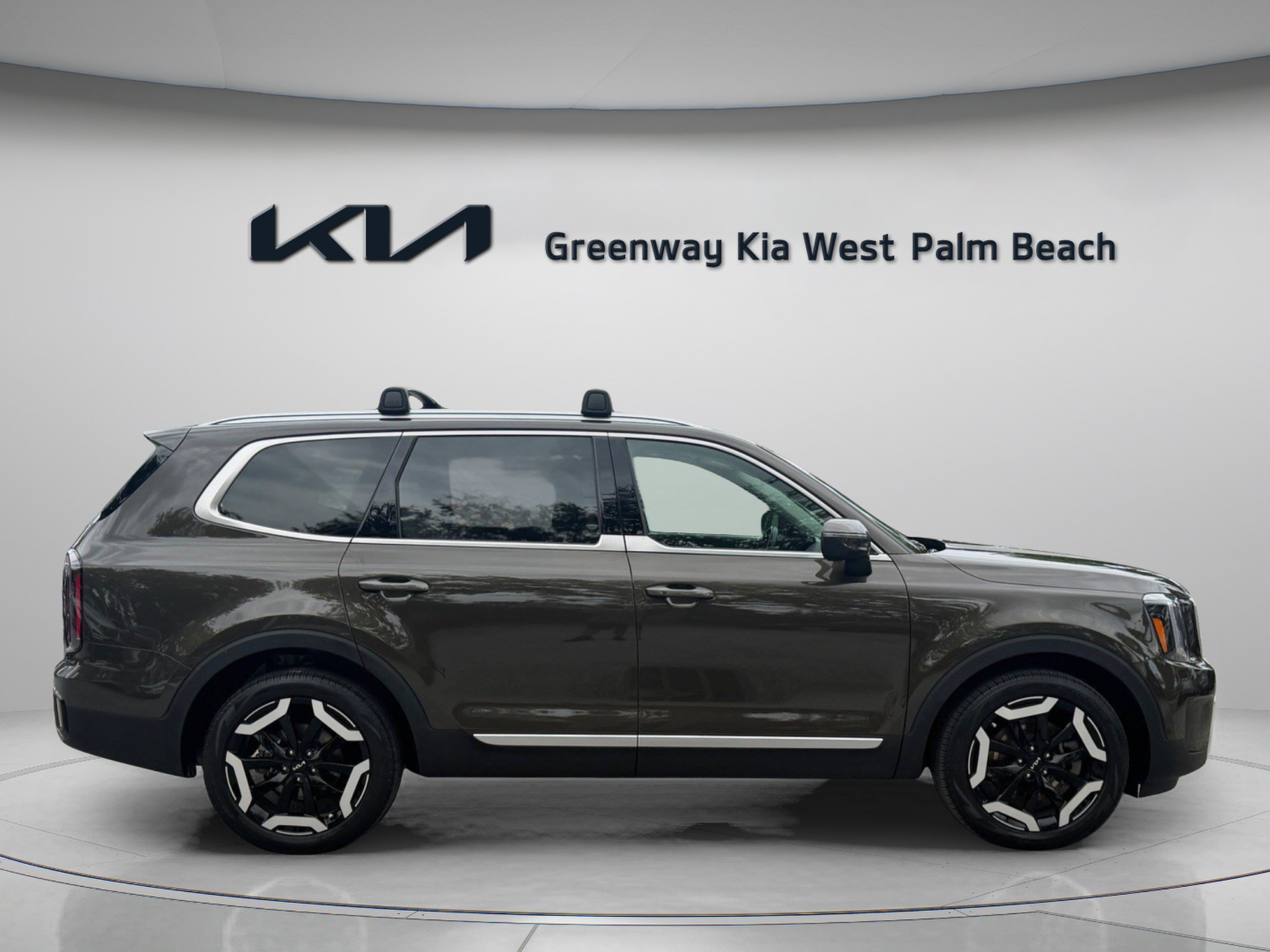 Used 2024 Kia Telluride EX FWD image 9
