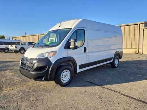 Used 2025 RAM ProMaster 2500 w/ Storage Group image 2