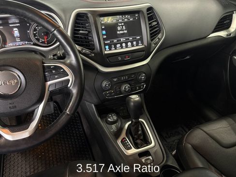 Used 2018 Jeep Cherokee Trailhawk AWD/4WD image 19