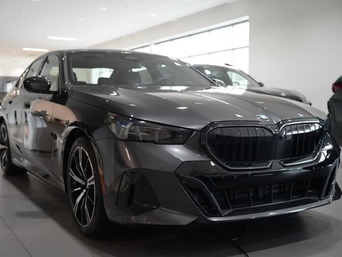 New 2027 BMW 530i xDrive w/ M Sport Package AWD/4WD image 5