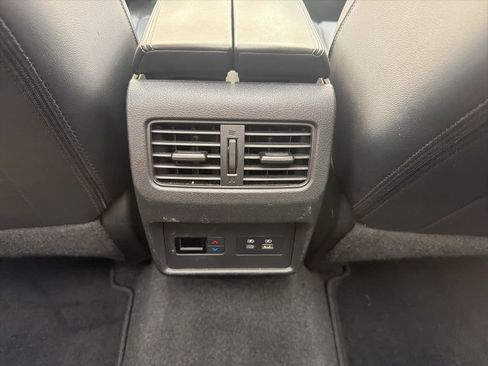 Used 2023 Nissan Rogue SL w/ SL Premium Package image 17