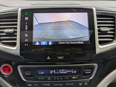 Used 2016 Honda Pilot Touring image 23